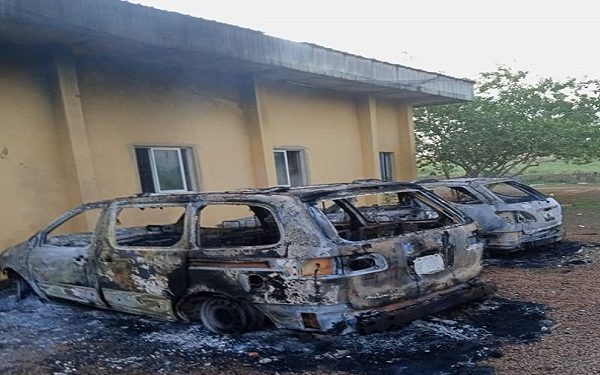 JUST IN: Two dead as suspected thugs burn Anambra Police zonal headquarters