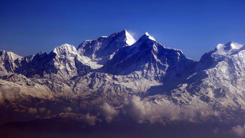 Mount Everest survivor recounts days without food after oxygen ran out