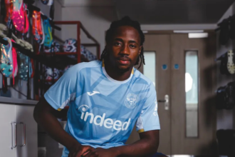 Benjamin Fredrick signs new Brentford deal, promoted to first team