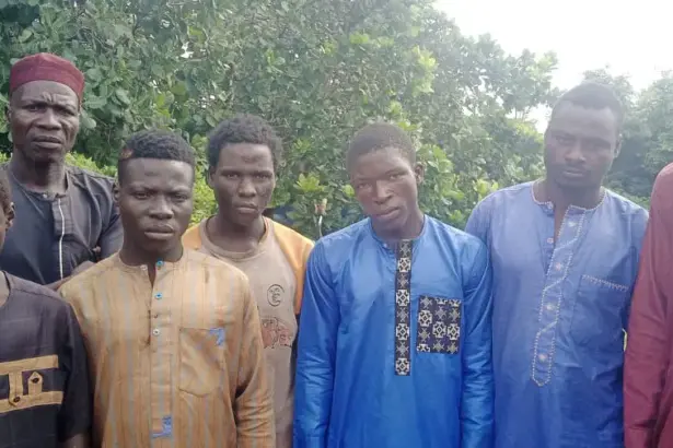 DSS operatives and Kwara forest guards during a rescue operation against bandits