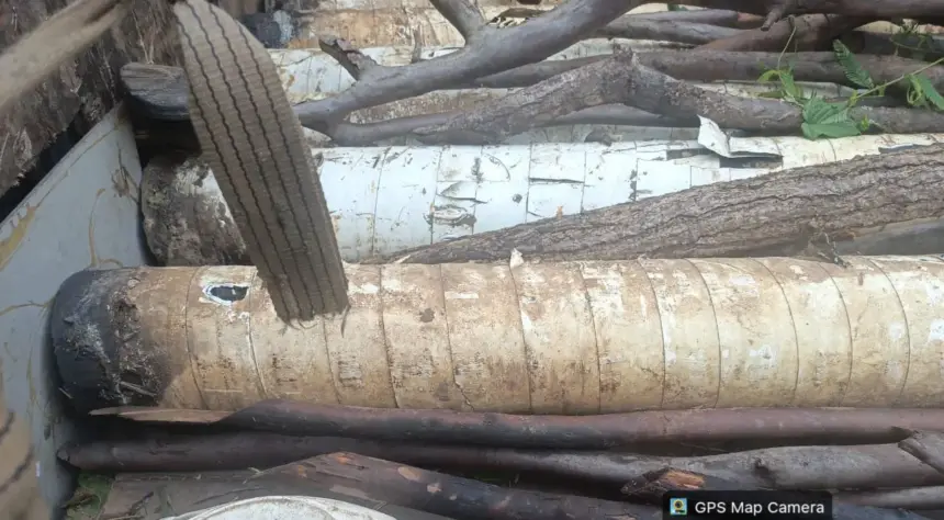 Nigerian Navy personnel intercepting stolen pipeline sections in Imo State