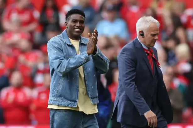 Taiwo Awoniyi receives guard of honour during Nottingham Forest farewell