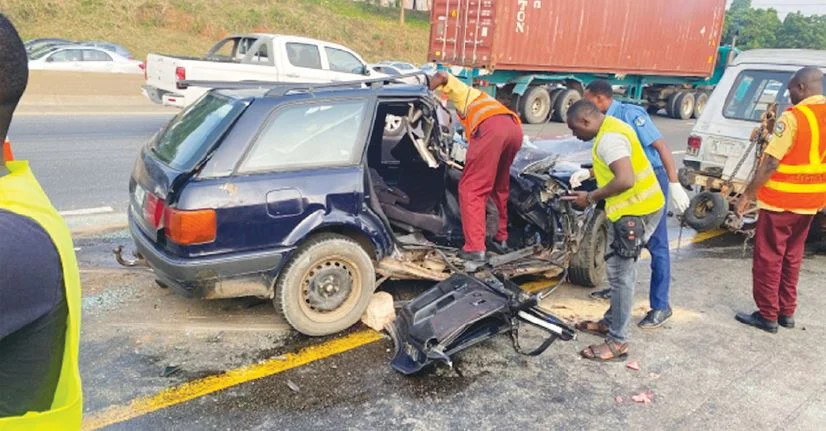 Scene of the fatal multiple-vehicle crash on the Lagos-Ibadan Expressway
