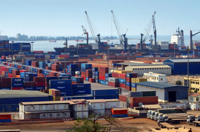 Warri Port as the Federal Government begins reconstruction and dredging of the Escravos Channel
