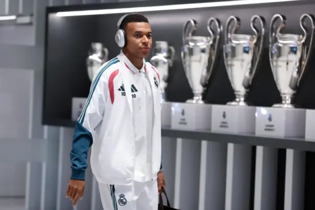 José Mourinho and Kylian Mbappé during Real Madrid training